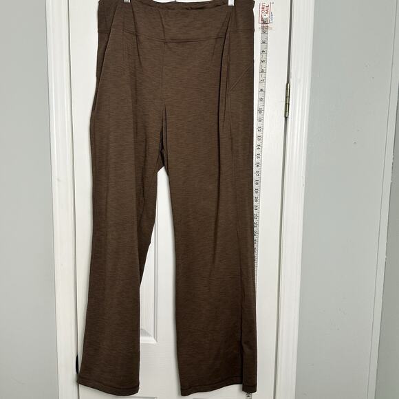 Duluth Trading Co L X 31 Brown Straight Leg High Rise Stretch Yoga Pants Pockets - Picture 1 of 9